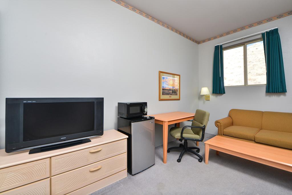 West Star And Casino Hotel 2*