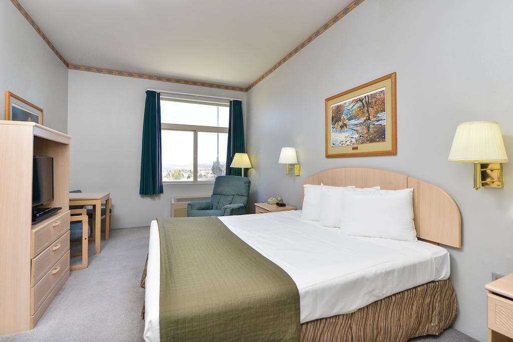 West Star And Casino Hotel 2*
